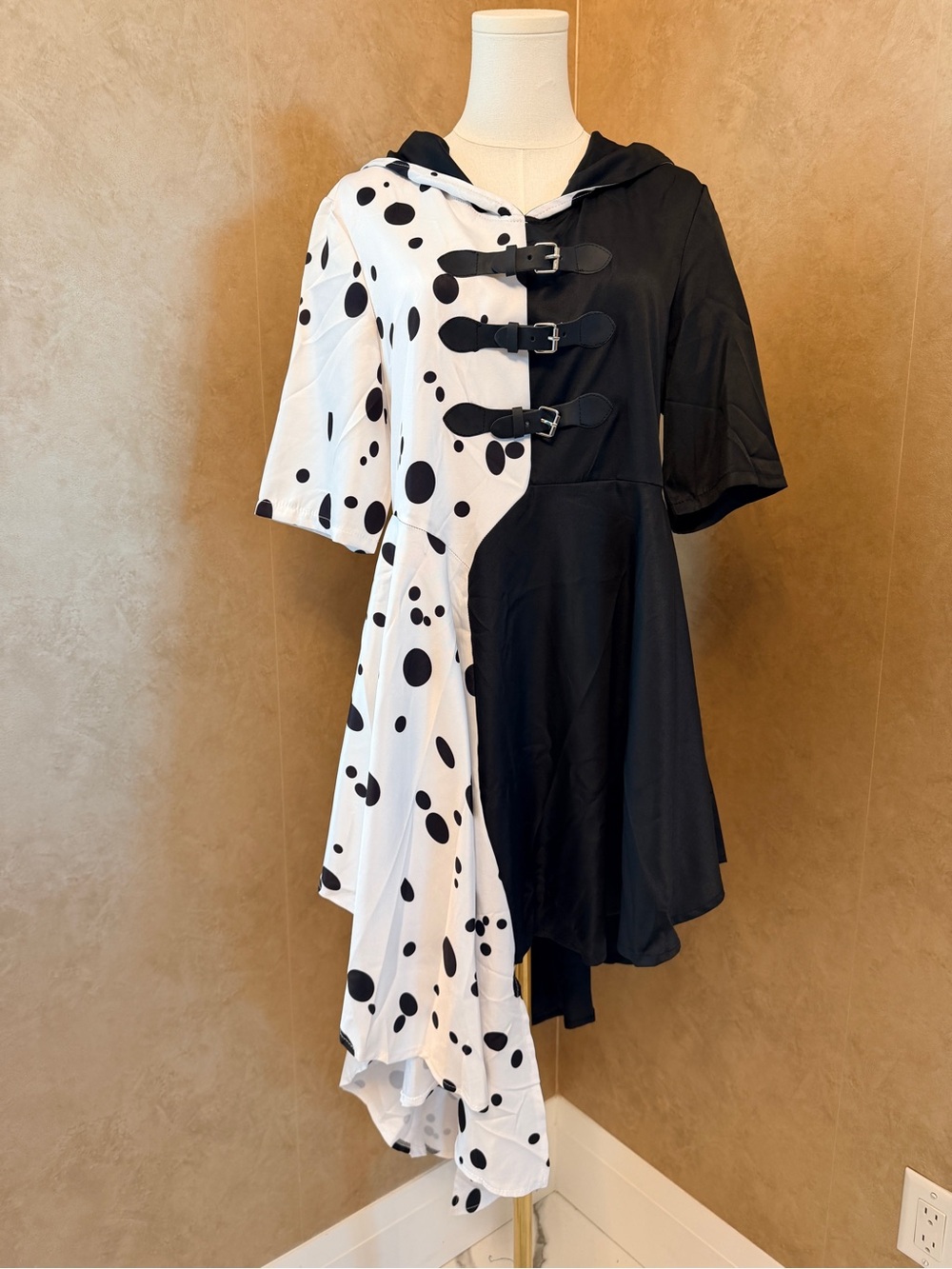 Cruella de Vil Halloween costume - 101 Dalmations